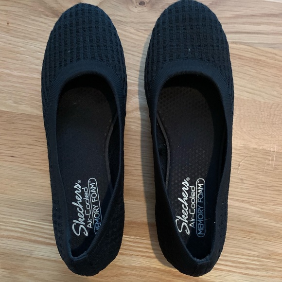 Sketchers fabric memory foam flats- black 9.5 - Picture 1 of 3